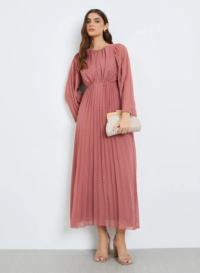 ستايلي فستان طويل بقماش منسوج وحافة واسعة